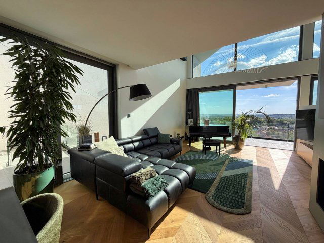 Eladó családi ház, Sukorón 370 M Ft, 5 szobás