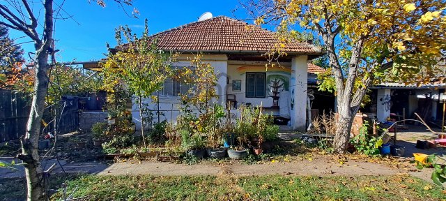Eladó családi ház, Kiszomboron 19.9 M Ft, 2 szobás