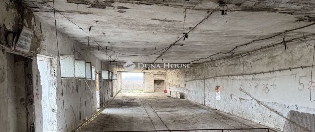 Kiadó ipari ingatlan, Kecskeméten 200 E Ft / hó