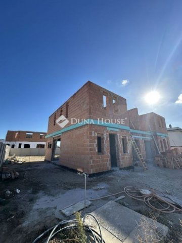 Eladó ikerház, Budapesten, XVIII. kerületben 145 M Ft, 5 szobás