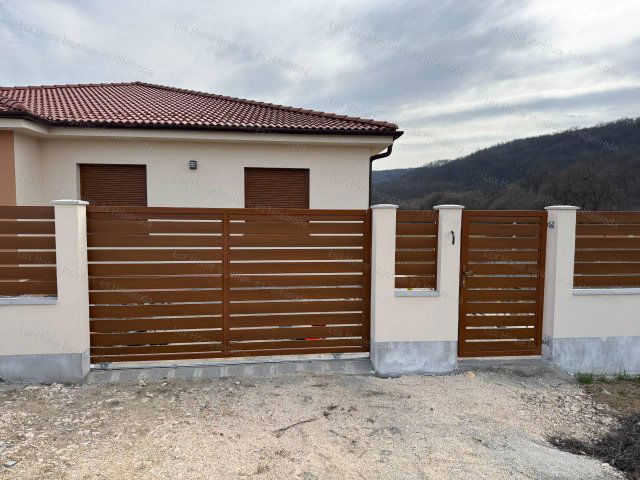 Kiadó ikerház, albérlet, Tarjánon 350 E Ft / hó, 3 szobás