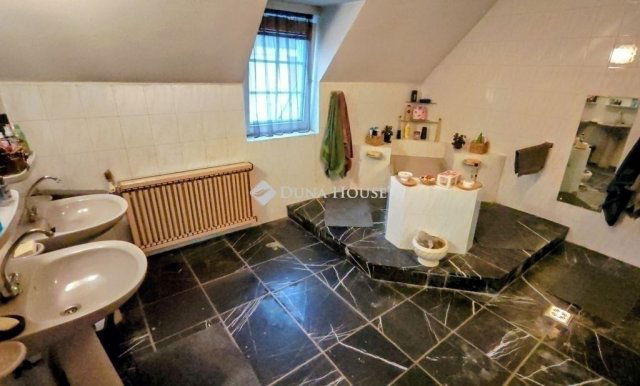 Eladó családi ház, Kecskeméten 129 M Ft, 5 szobás