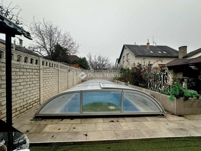 Eladó családi ház, Budapesten, XVI. kerületben 260 M Ft