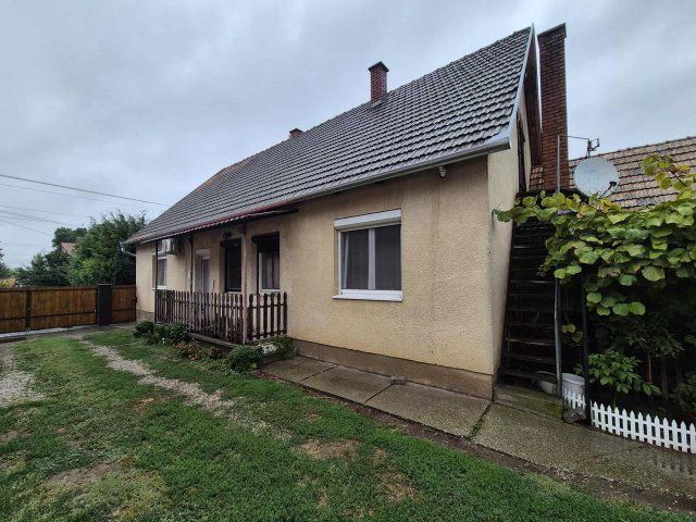 Eladó családi ház, Dencsházán 32.5 M Ft, 3 szobás
