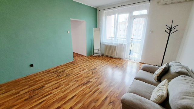Kiadó panellakás, albérlet, Székesfehérvárott, Lövölde utcában
