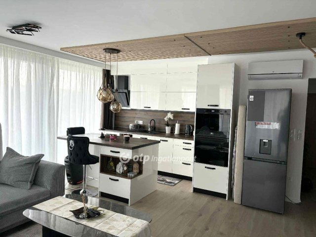 Eladó téglalakás, Siófokon 129.9 M Ft, 2 szobás