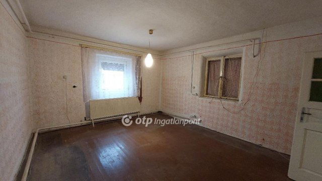 Eladó családi ház, Berekfürdőn 18 M Ft, 2 szobás