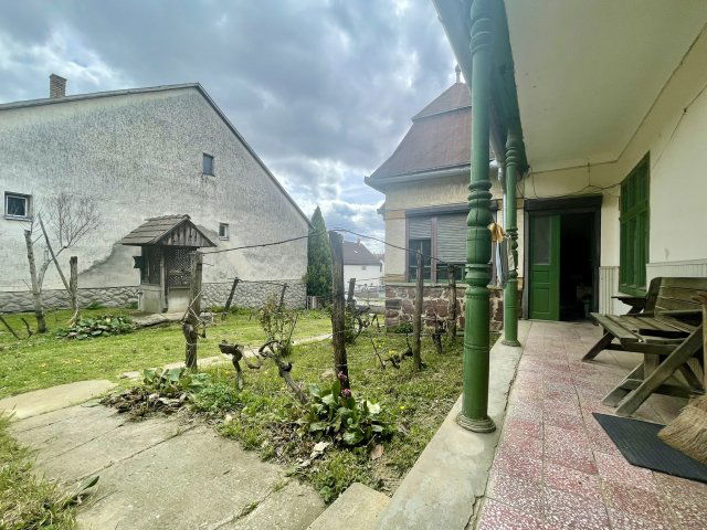 Eladó családi ház, Szakcson 8.5 M Ft, 4 szobás