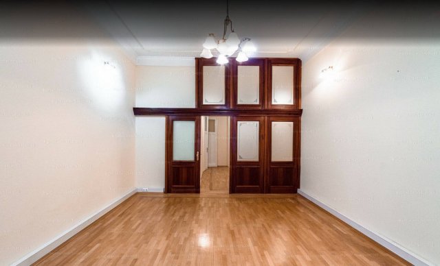 Eladó téglalakás, Budapesten, V. kerületben, Október 6. utcában