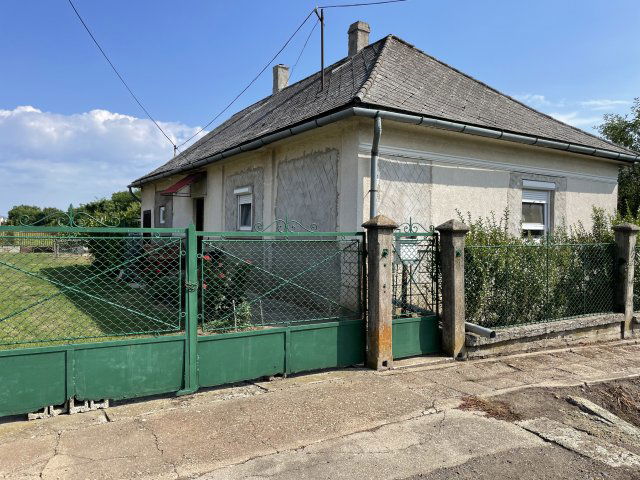 Eladó családi ház, Mezőzomboron 13.2 M Ft, 3 szobás