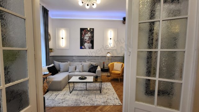 Kiadó téglalakás, albérlet, V. kerületben, Váci utcában