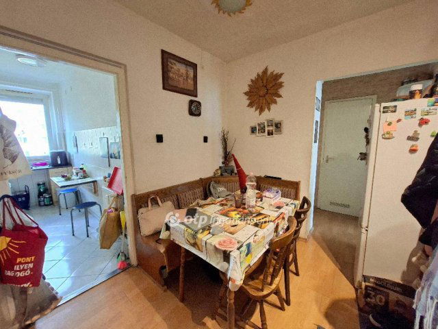 Eladó panellakás, Budapesten, III. kerületben 79.99 M Ft