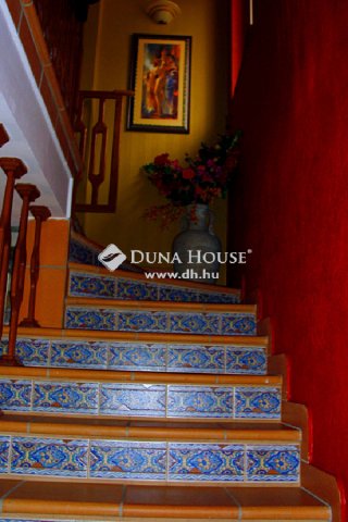 Eladó családi ház, Piliscsabán 457.2 M Ft, 5+3 szobás