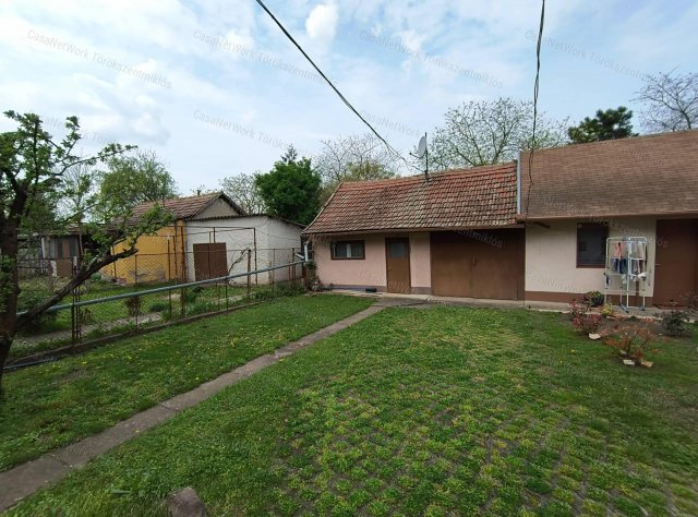 Eladó téglalakás, Törökszentmiklóson 32.5 M Ft, 3 szobás