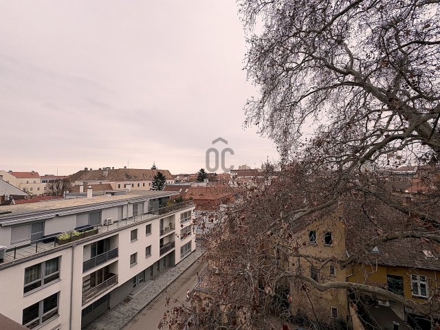 Eladó téglalakás, Győrött 79.9 M Ft, 4 szobás