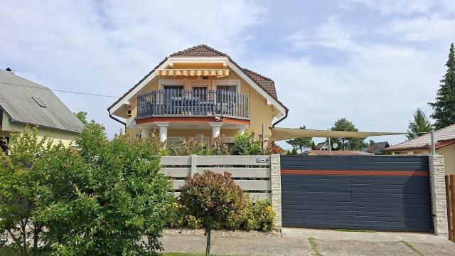 Eladó nyaraló, Balatonkeresztúron, Erdősor utcában 174.9 M Ft