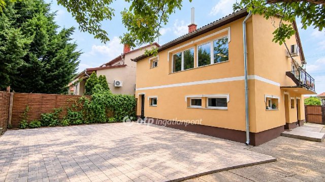 Eladó családi ház, Jászfényszarun 55 M Ft, 4 szobás