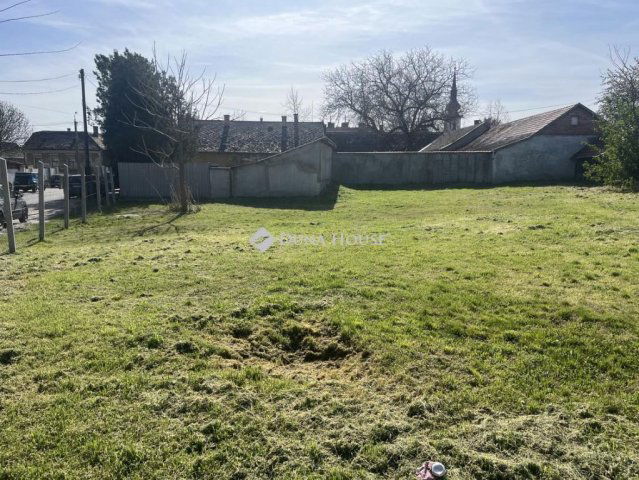 Eladó telek, Izsákon, Arany János utcában 7.8 M Ft