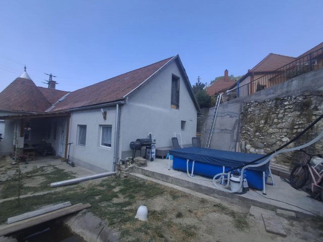 Eladó családi ház, Csolnokon 61.9 M Ft, 4 szobás