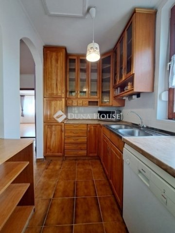 Eladó családi ház, Baján 69 M Ft, 5 szobás