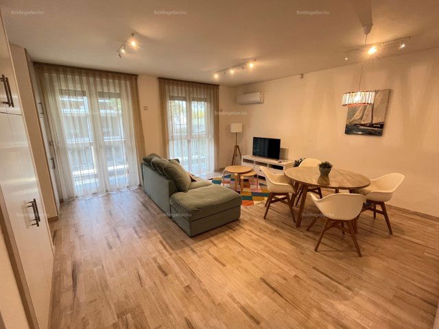 Kiadó téglalakás, albérlet, Balatonlelleén 150 E Ft / hó