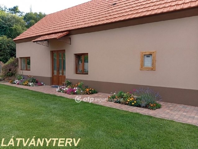 Eladó családi ház, Ajkán 14.9 M Ft, 2 szobás