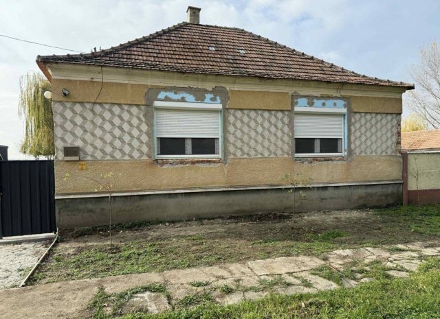 Eladó családi ház, Rábatamásin 28.9 M Ft, 2 szobás