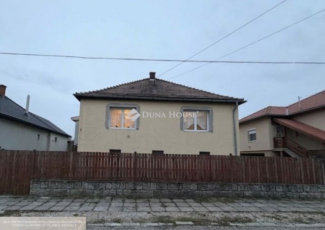 Eladó családi ház, Esztergomban 85 M Ft, 3+1 szobás