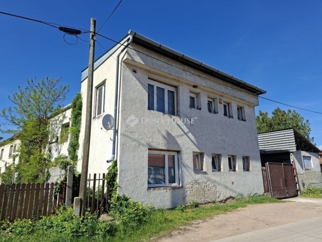 Eladó családi ház, Pilisen 70 M Ft, 10 szobás
