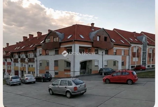 Eladó téglalakás, Pécsett 33.49 M Ft, 1 szobás