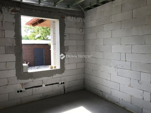 Eladó családi ház, Besnyőn 99.9 M Ft, 3+1 szobás