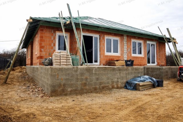 Eladó ikerház, Őrbottyánban 97.5 M Ft, 4 szobás