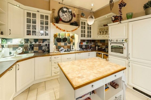 Eladó családi ház, Kecskeméten 188 M Ft, 7 szobás