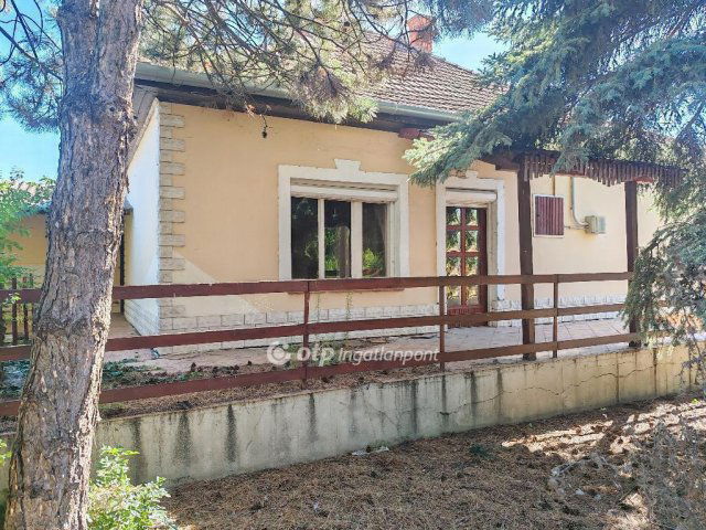 Eladó családi ház, Jászladányon 6.5 M Ft, 2 szobás