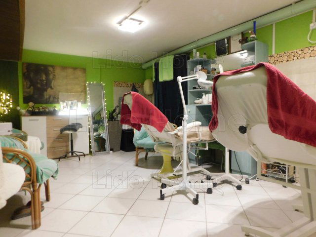 Eladó üzlethelyiség, Dombóváron 23.8 M Ft, 1 szobás