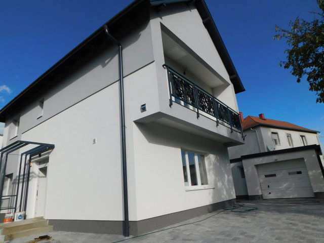 Eladó családi ház, Hévízen 0.119 M Ft, 5 szobás