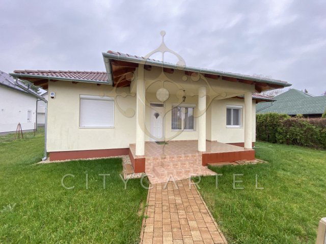Eladó családi ház, Balatonkeresztúron 90 M Ft, 4 szobás