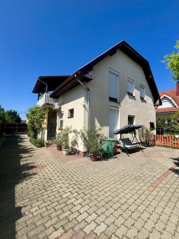 Eladó családi ház, Siófokon 124.9 M Ft, 9 szobás