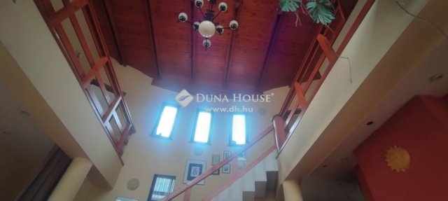 Eladó családi ház, Őrbottyánban 265 M Ft, 7 szobás