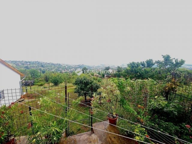 Eladó családi ház, Pécsett 32.3 M Ft, 2 szobás