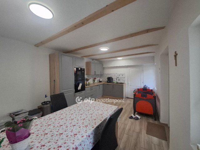 Eladó családi ház, Pusztazámoron 150 M Ft, 3+1 szobás