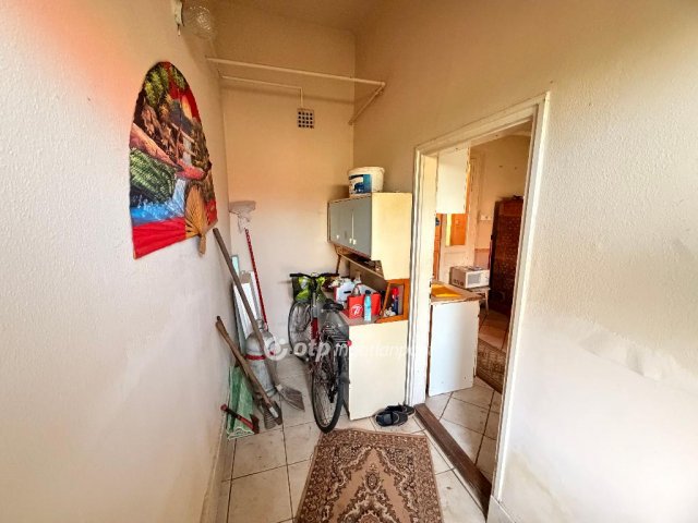 Eladó téglalakás, Tiszalökön 9.9 M Ft, 1 szobás