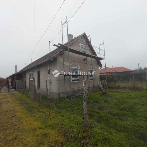 Eladó ikerház, Szentmártonkátán 36 M Ft, 5 szobás