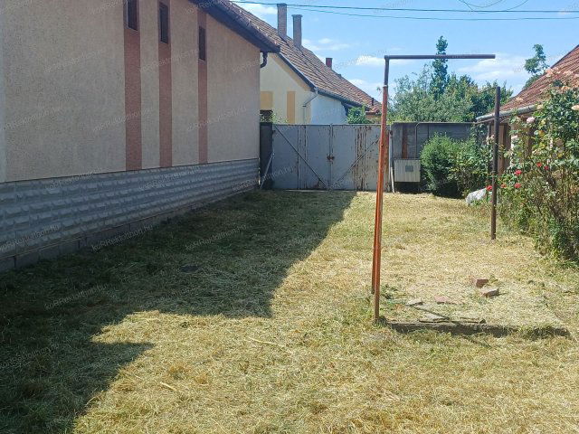 Eladó családi ház, Jászberényben 17.8 M Ft, 2+1 szobás