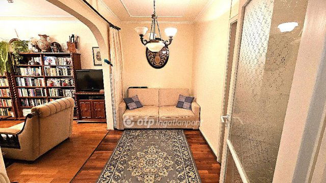 Eladó panellakás, Székesfehérvárott 55 M Ft, 1+1 szobás