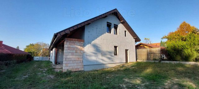 Eladó nyaraló, Balatonszárszón 48.7 M Ft, 13 szobás