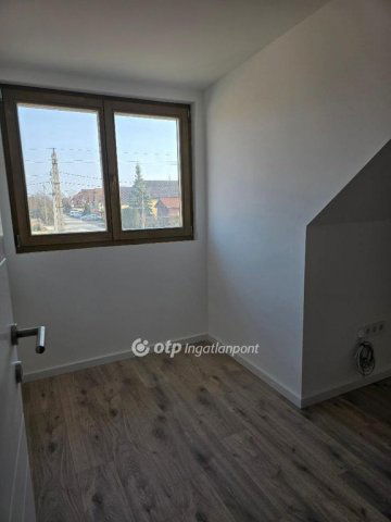 Eladó téglalakás, Turán 49.9 M Ft, 1+2 szobás