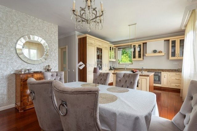 Eladó családi ház, Budapesten, II. kerületben 294.9 M Ft