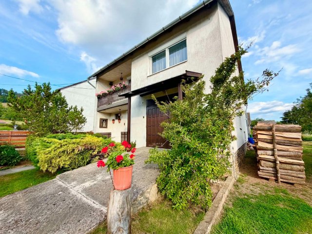 Eladó családi ház, Bakonybélben 63 M Ft, 4 szobás