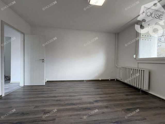 Eladó panellakás, Kecskeméten 53.99 M Ft, 3 szobás